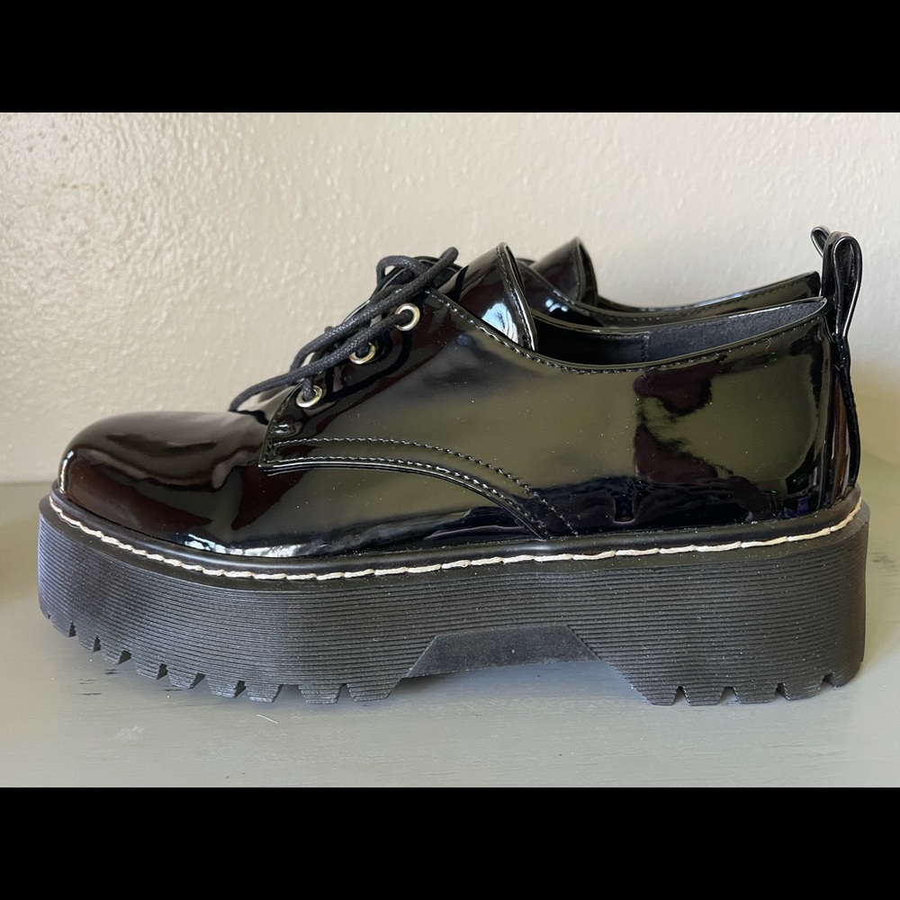 Liliana Shiny Platforms size 9